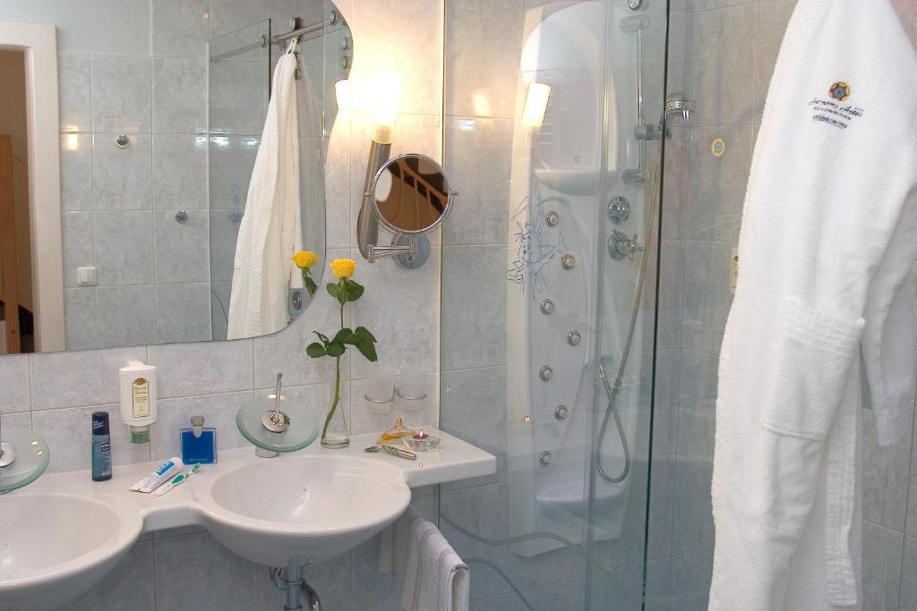 Family & Sporthotel Kaerntnerhof Bad Kleinkirchheim Δωμάτιο φωτογραφία