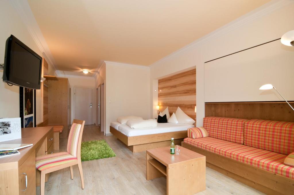 Family & Sporthotel Kaerntnerhof Bad Kleinkirchheim Δωμάτιο φωτογραφία